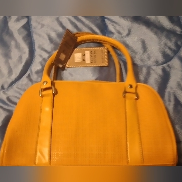 Mustard Colored Woman's Handbag - Picture 2 of 6